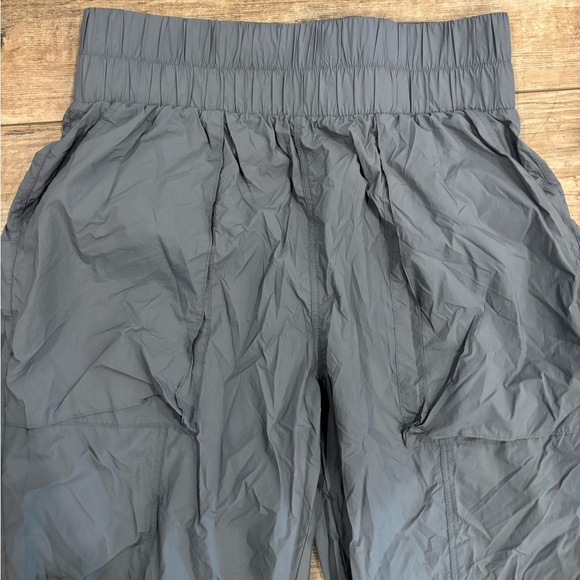 Fabletics Ultra High Waisted Piped Nylon Pant in Gray size M - Picture 5 of 7